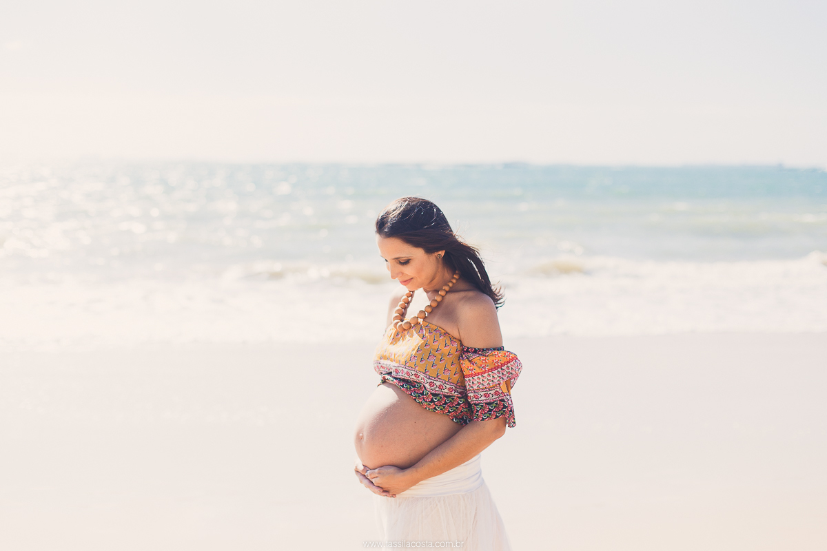 Fotos lindas feitas na praia, fotos de gestante feita na praia, praia da costa Vila Velha es, fotografia de gestante, Tássila costa fotografia, looks para fotos de gestante na praia