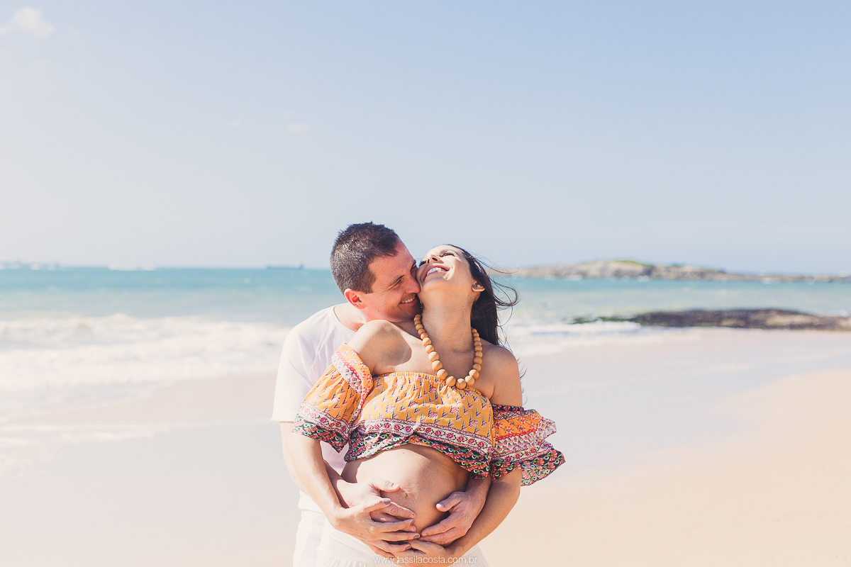 Fotos lindas feitas na praia, fotos de gestante feita na praia, praia da costa Vila Velha es, fotografia de gestante, Tássila costa fotografia, looks para fotos de gestante na praia