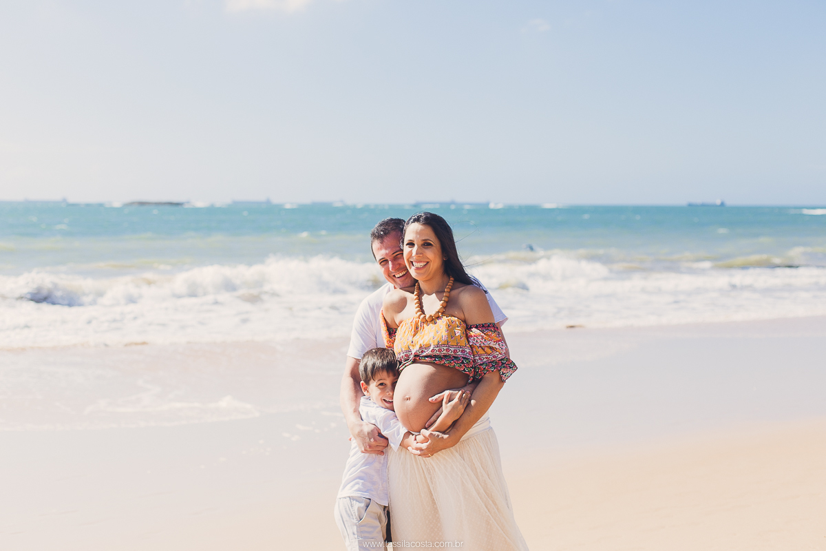Fotos lindas feitas na praia, fotos de gestante feita na praia, praia da costa Vila Velha es, fotografia de gestante, Tássila costa fotografia, looks para fotos de gestante na praia