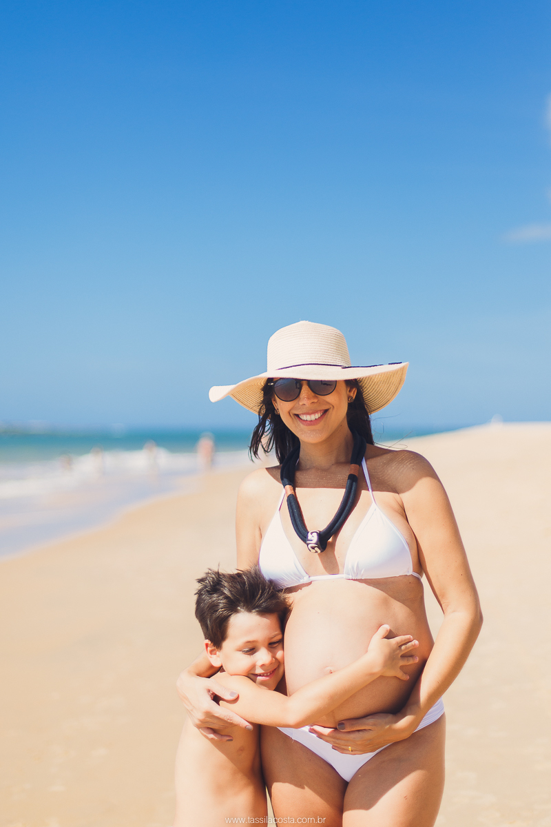 Fotos lindas feitas na praia, fotos de gestante feita na praia, praia da costa Vila Velha es, fotografia de gestante, Tássila costa fotografia, looks para fotos de gestante na praia