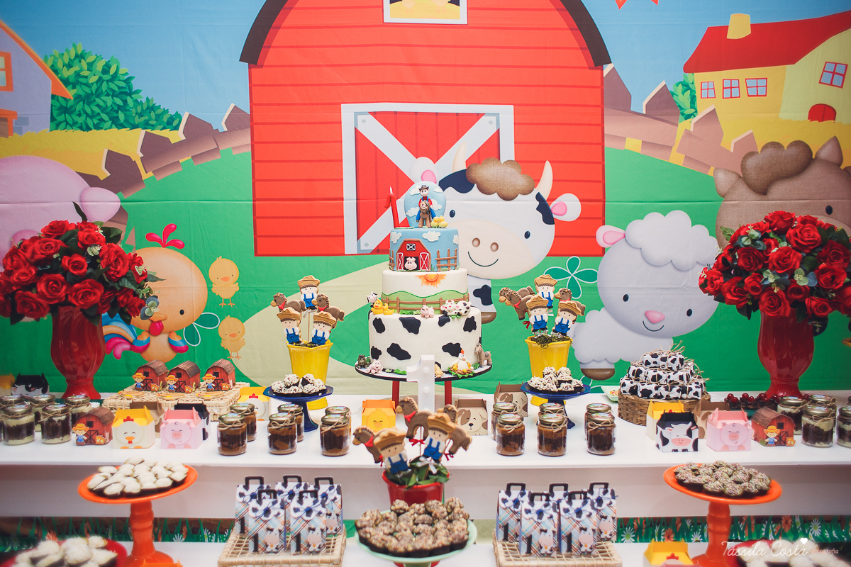 aniversário lindo do Salomão, doces panela de brownie, aniversário de 1 ano no condomínio na Praia de Itaparica, Tássila Costa fotografia, festa no tema fazendinha para meninos