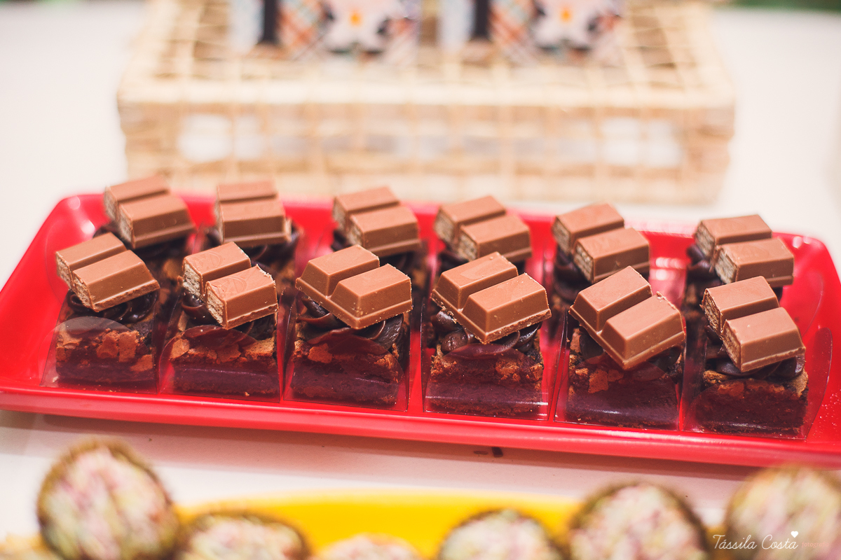 aniversário lindo do Salomão, doces panela de brownie, aniversário de 1 ano no condomínio na Praia de Itaparica, Tássila Costa fotografia, festa no tema fazendinha para meninos