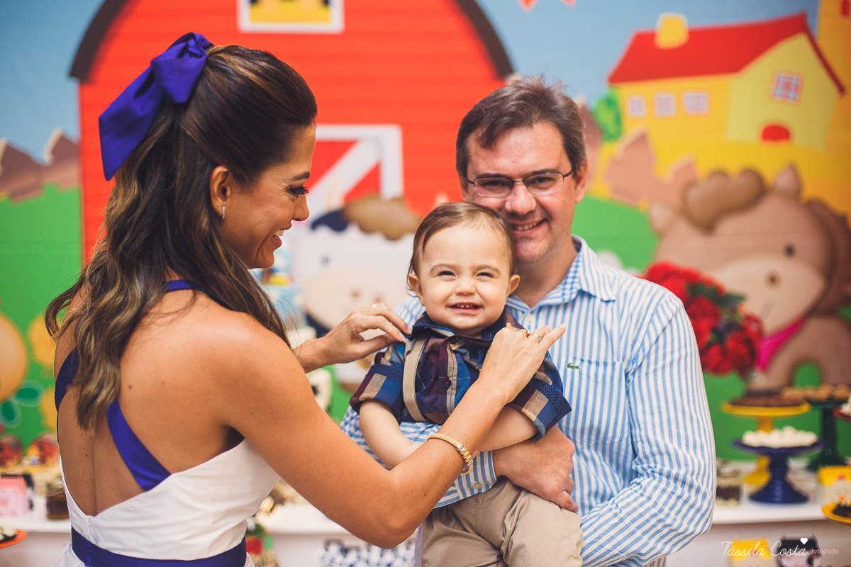 aniversário lindo do Salomão, doces panela de brownie, aniversário de 1 ano no condomínio na Praia de Itaparica, Tássila Costa fotografia, festa no tema fazendinha para meninos
