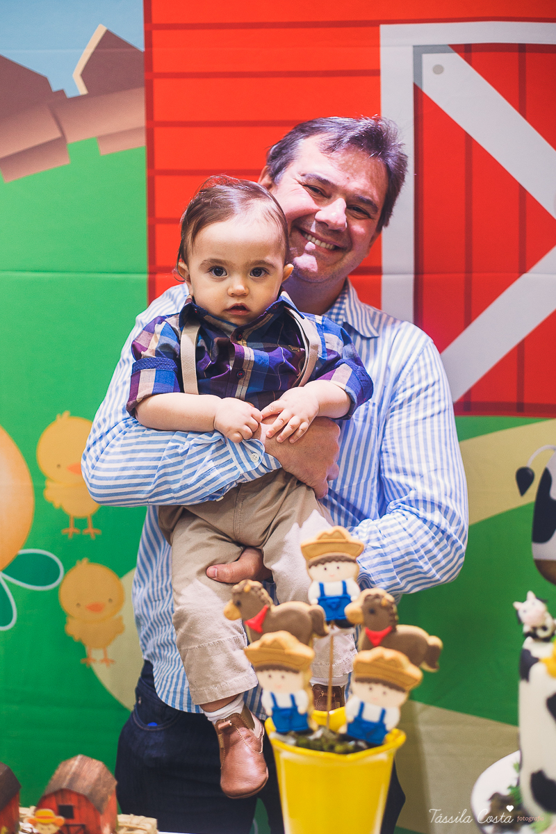 aniversário lindo do Salomão, doces panela de brownie, aniversário de 1 ano no condomínio na Praia de Itaparica, Tássila Costa fotografia, festa no tema fazendinha para meninos