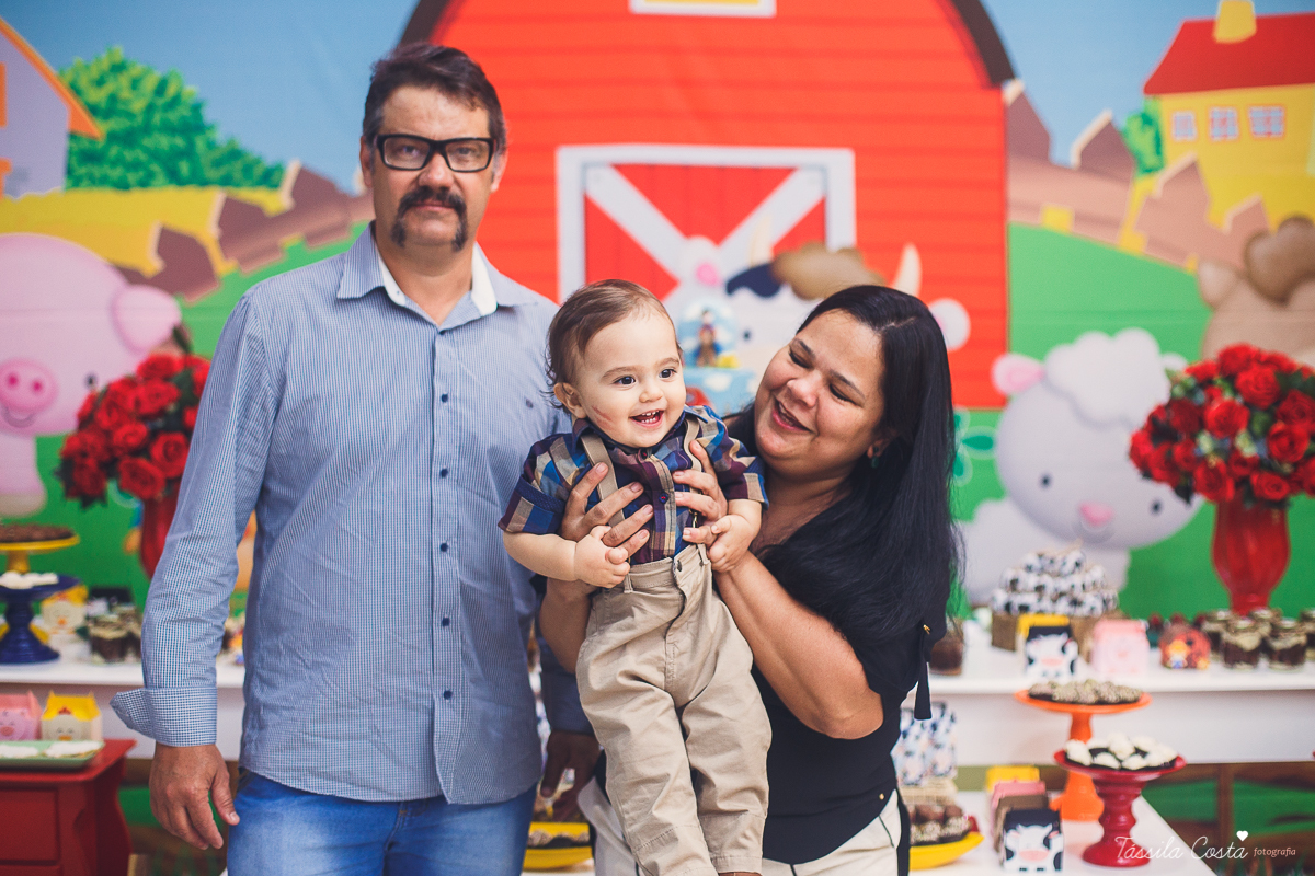aniversário lindo do Salomão, doces panela de brownie, aniversário de 1 ano no condomínio na Praia de Itaparica, Tássila Costa fotografia, festa no tema fazendinha para meninos