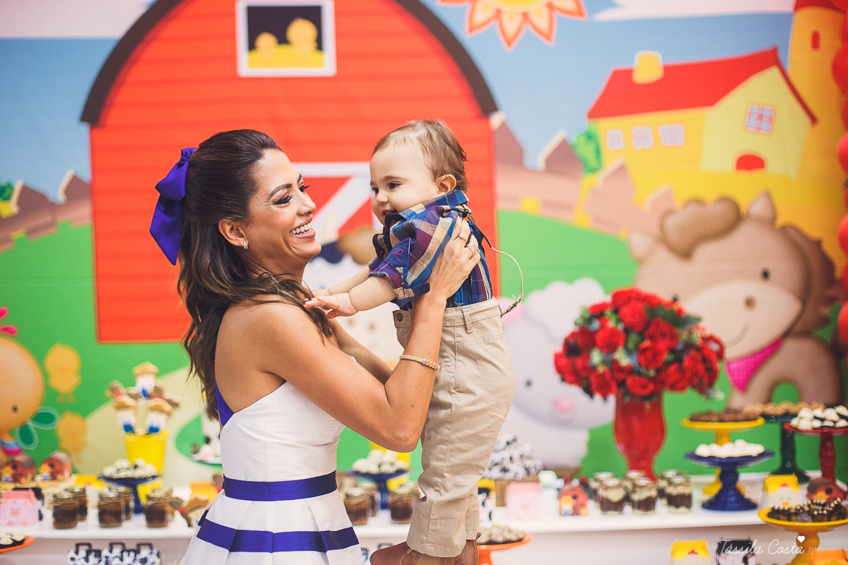 aniversário lindo do Salomão, doces panela de brownie, aniversário de 1 ano no condomínio na Praia de Itaparica, Tássila Costa fotografia, festa no tema fazendinha para meninos