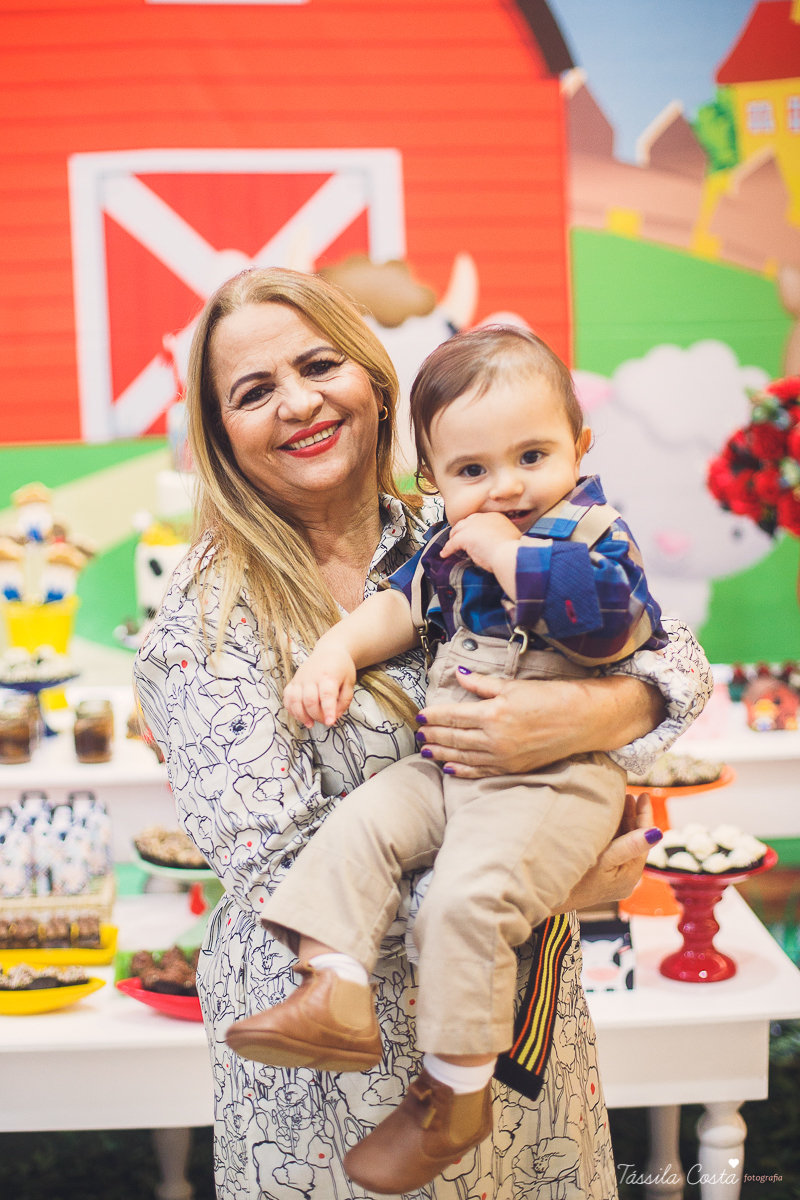aniversário lindo do Salomão, doces panela de brownie, aniversário de 1 ano no condomínio na Praia de Itaparica, Tássila Costa fotografia, festa no tema fazendinha para meninos