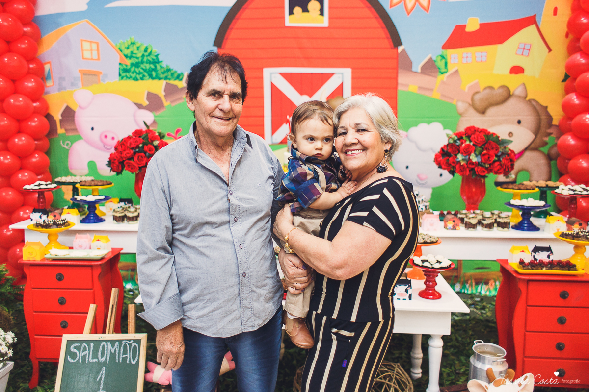 aniversário lindo do Salomão, doces panela de brownie, aniversário de 1 ano no condomínio na Praia de Itaparica, Tássila Costa fotografia, festa no tema fazendinha para meninos