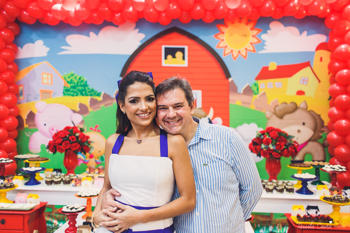 aniversário lindo do Salomão, doces panela de brownie, aniversário de 1 ano no condomínio na Praia de Itaparica, Tássila Costa fotografia, festa no tema fazendinha para meninos