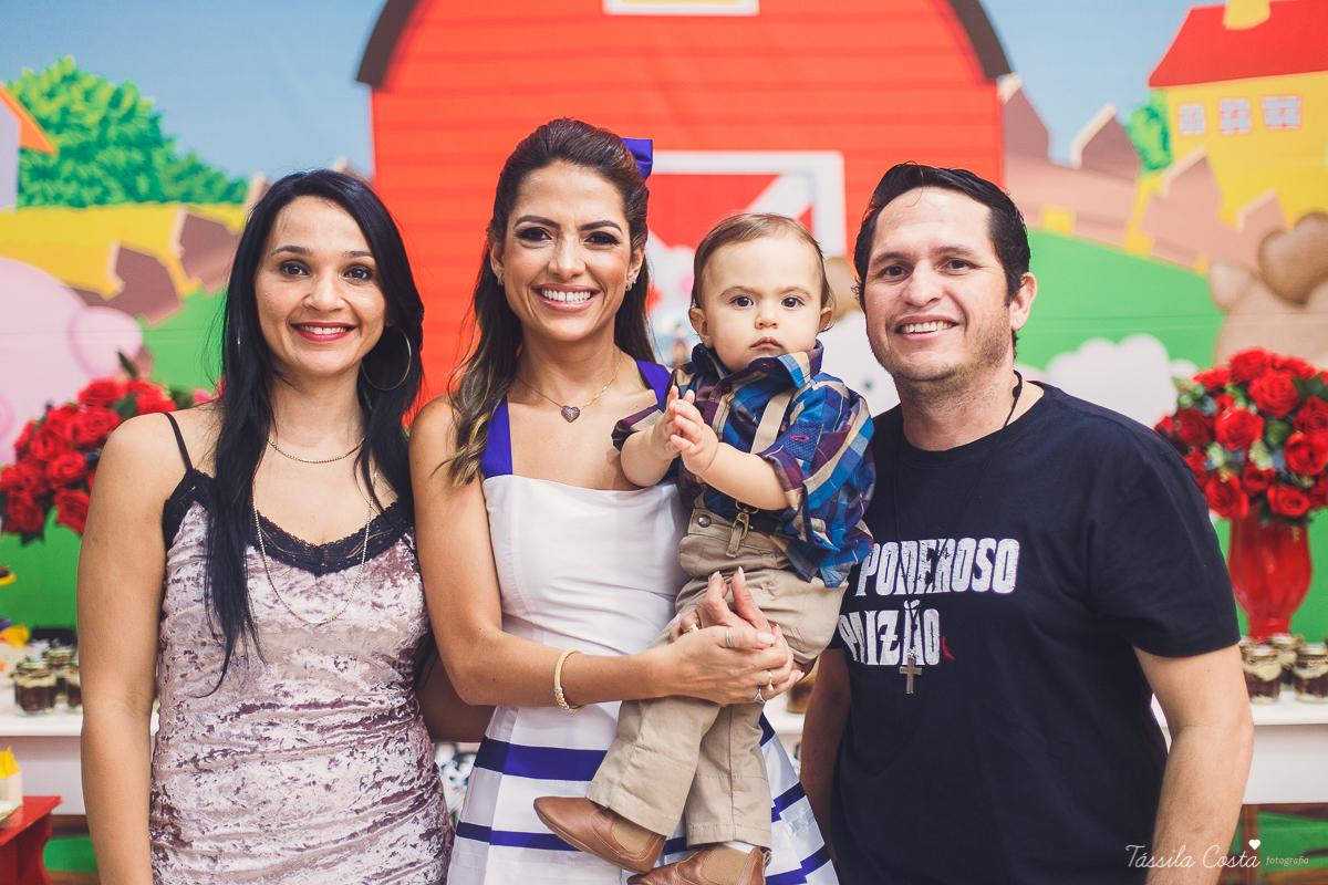 aniversário lindo do Salomão, doces panela de brownie, aniversário de 1 ano no condomínio na Praia de Itaparica, Tássila Costa fotografia, festa no tema fazendinha para meninos
