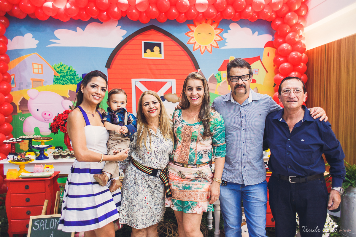 aniversário lindo do Salomão, doces panela de brownie, aniversário de 1 ano no condomínio na Praia de Itaparica, Tássila Costa fotografia, festa no tema fazendinha para meninos
