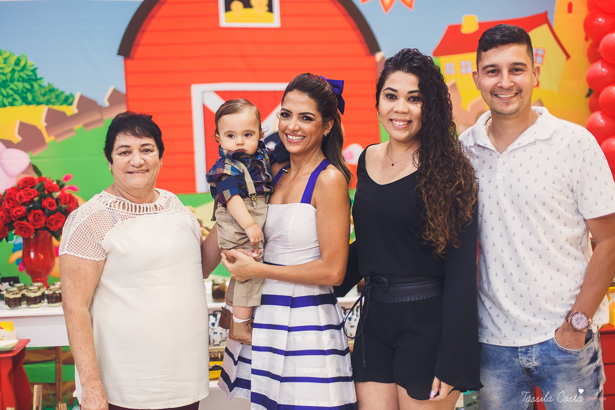 aniversário lindo do Salomão, doces panela de brownie, aniversário de 1 ano no condomínio na Praia de Itaparica, Tássila Costa fotografia, festa no tema fazendinha para meninos