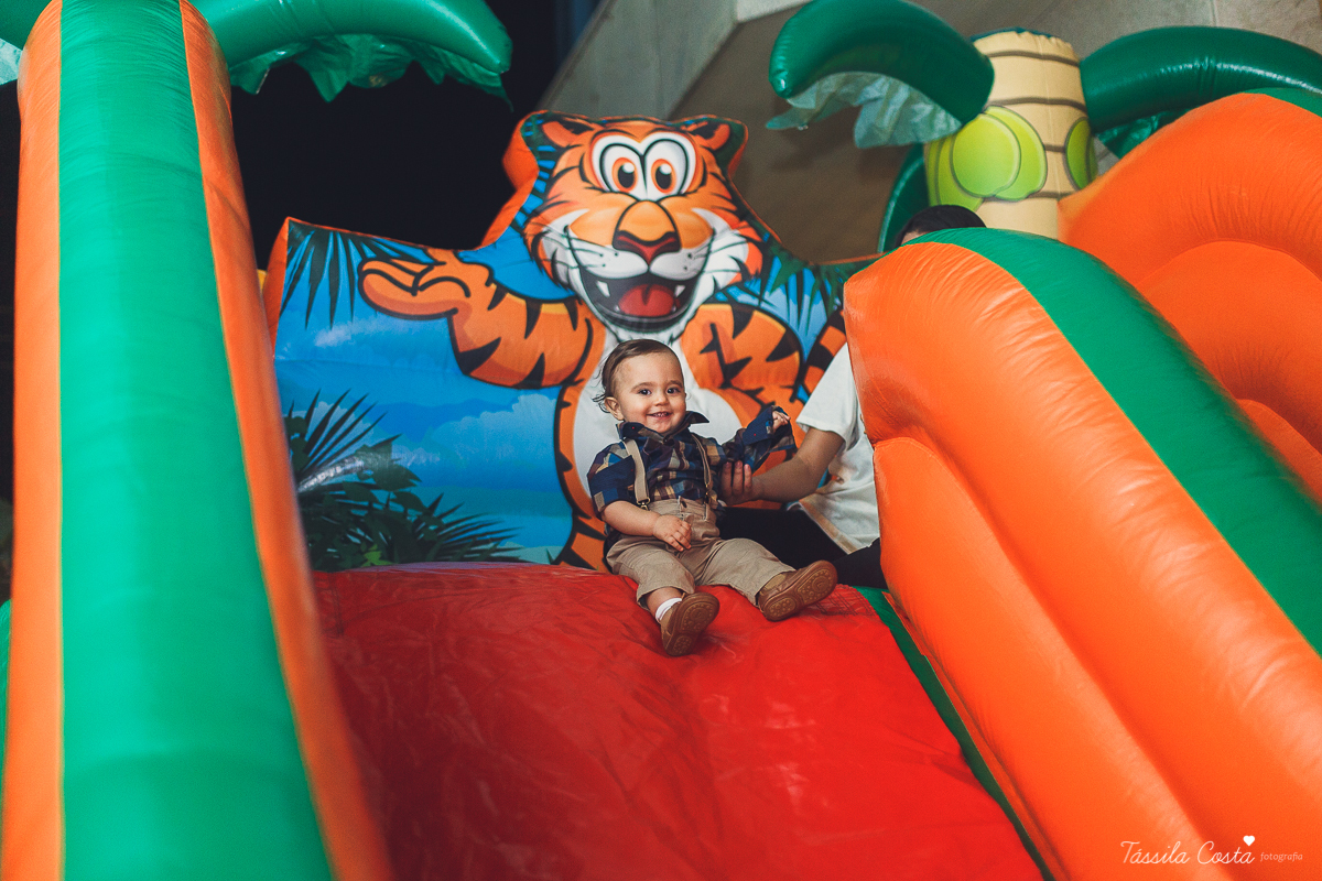 aniversário lindo do Salomão, doces panela de brownie, aniversário de 1 ano no condomínio na Praia de Itaparica, Tássila Costa fotografia, festa no tema fazendinha para meninos