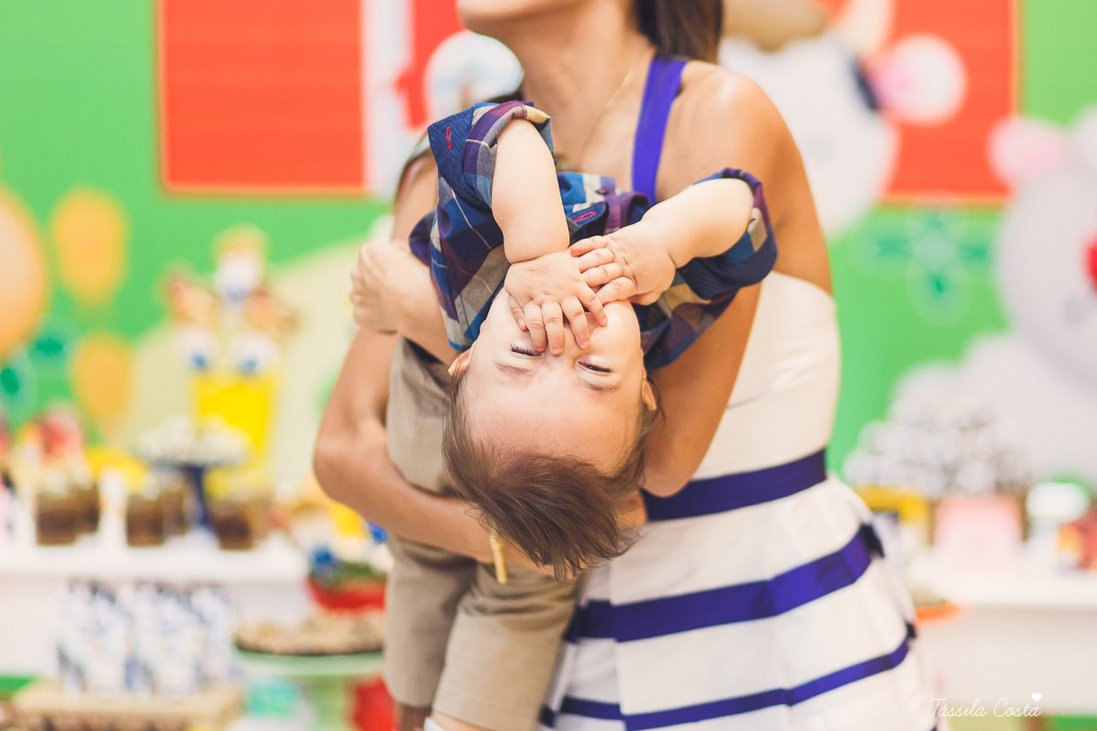 aniversário lindo do Salomão, doces panela de brownie, aniversário de 1 ano no condomínio na Praia de Itaparica, Tássila Costa fotografia, festa no tema fazendinha para meninos
