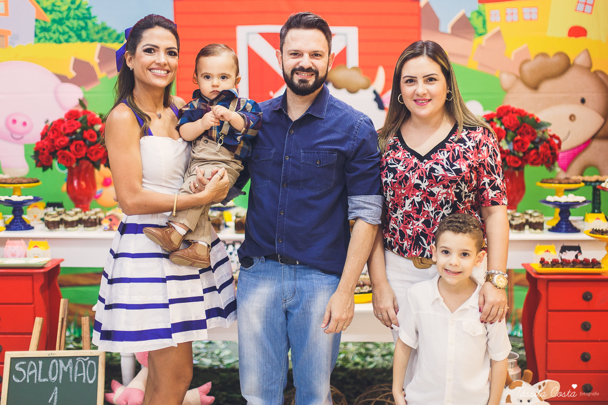 aniversário lindo do Salomão, doces panela de brownie, aniversário de 1 ano no condomínio na Praia de Itaparica, Tássila Costa fotografia, festa no tema fazendinha para meninos