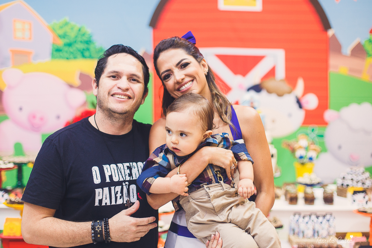 aniversário lindo do Salomão, doces panela de brownie, aniversário de 1 ano no condomínio na Praia de Itaparica, Tássila Costa fotografia, festa no tema fazendinha para meninos