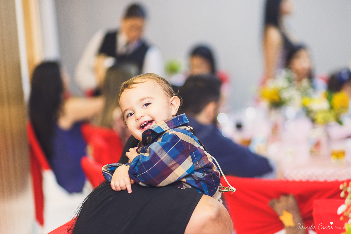 aniversário lindo do Salomão, doces panela de brownie, aniversário de 1 ano no condomínio na Praia de Itaparica, Tássila Costa fotografia, festa no tema fazendinha para meninos