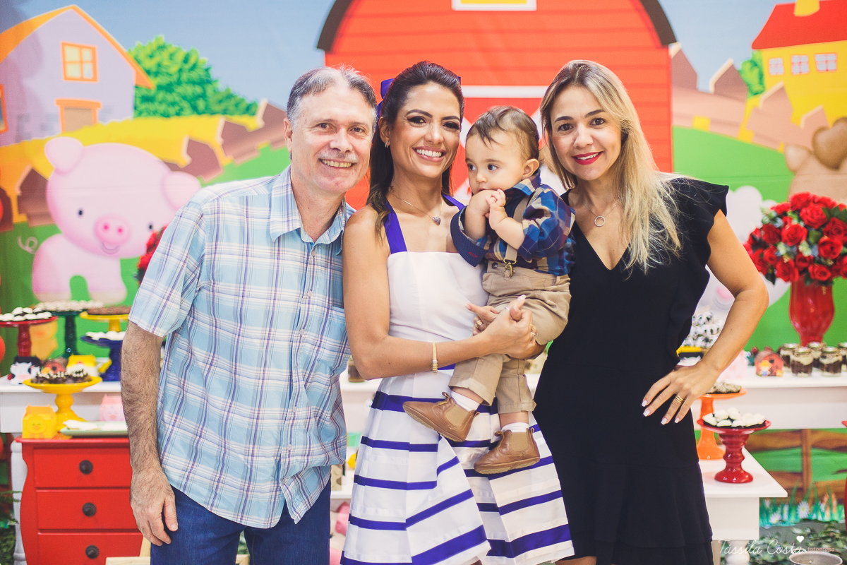 aniversário lindo do Salomão, doces panela de brownie, aniversário de 1 ano no condomínio na Praia de Itaparica, Tássila Costa fotografia, festa no tema fazendinha para meninos