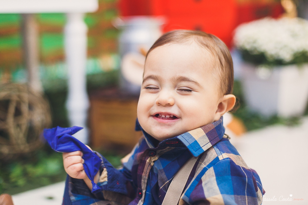 aniversário lindo do Salomão, doces panela de brownie, aniversário de 1 ano no condomínio na Praia de Itaparica, Tássila Costa fotografia, festa no tema fazendinha para meninos