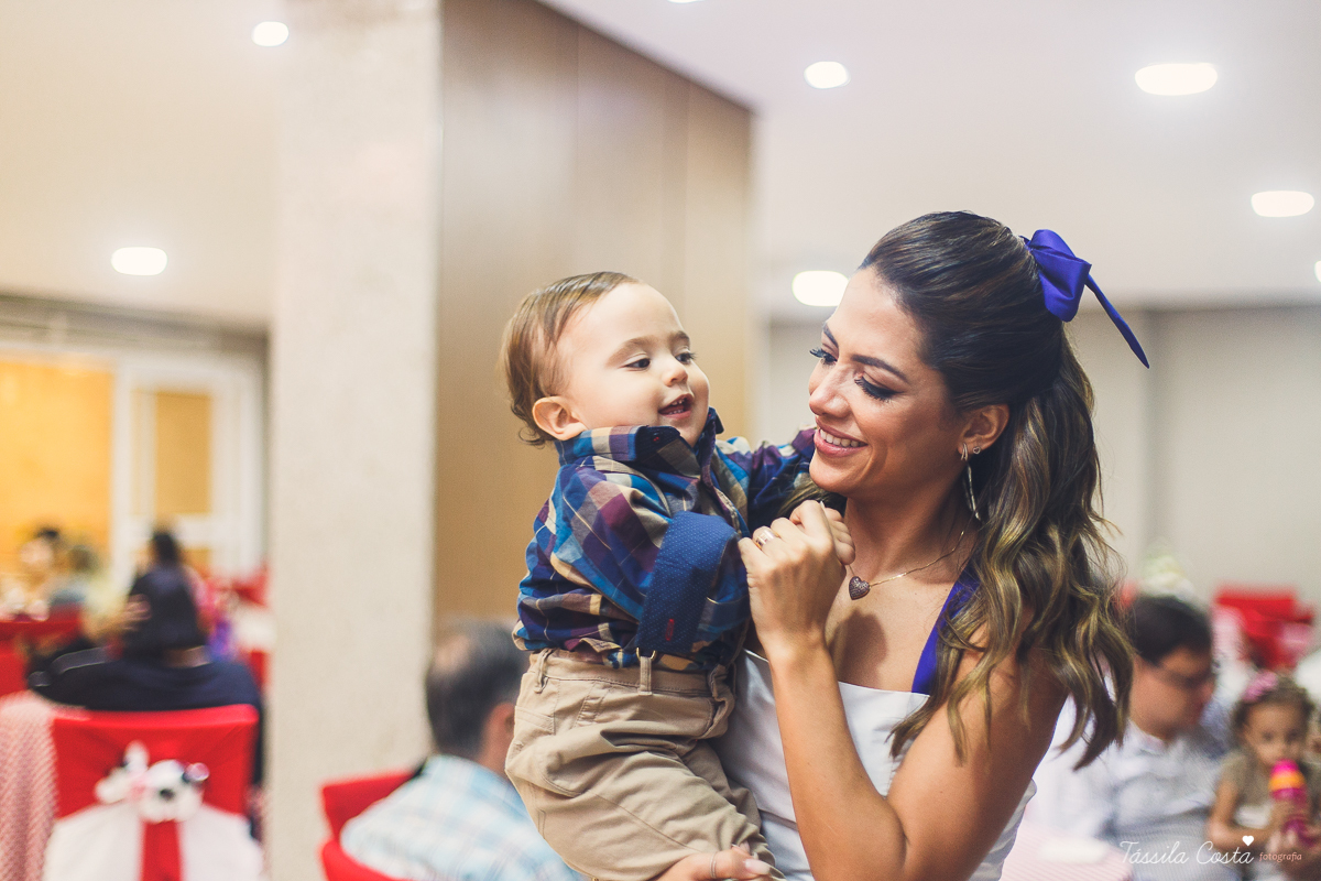 aniversário lindo do Salomão, doces panela de brownie, aniversário de 1 ano no condomínio na Praia de Itaparica, Tássila Costa fotografia, festa no tema fazendinha para meninos