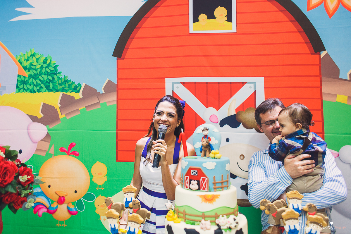 aniversário lindo do Salomão, doces panela de brownie, aniversário de 1 ano no condomínio na Praia de Itaparica, Tássila Costa fotografia, festa no tema fazendinha para meninos