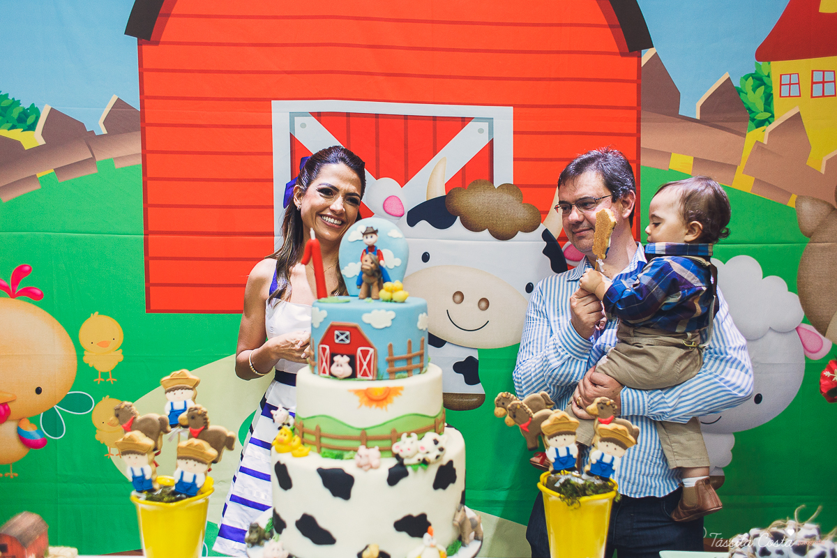aniversário lindo do Salomão, doces panela de brownie, aniversário de 1 ano no condomínio na Praia de Itaparica, Tássila Costa fotografia, festa no tema fazendinha para meninos