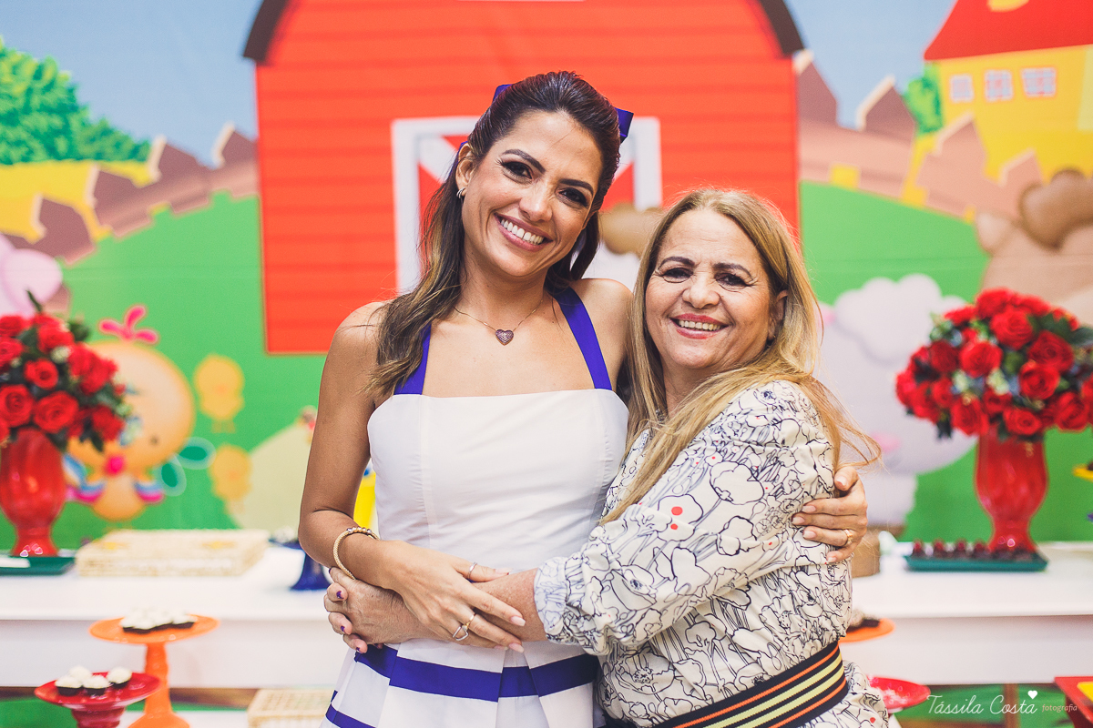 aniversário lindo do Salomão, doces panela de brownie, aniversário de 1 ano no condomínio na Praia de Itaparica, Tássila Costa fotografia, festa no tema fazendinha para meninos