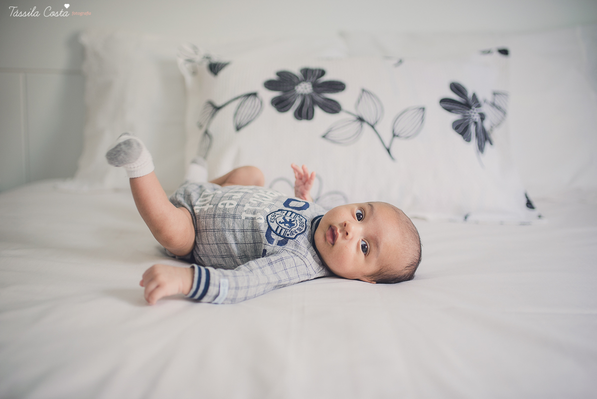 newborn, ensaio de família em casa, fotos lindas, fazendo fotos em casa, bebê recém nascido, fotos de bebê recém nascido, tássila foto, fotografia de família, o bebê chegou, registrando o crescimento do