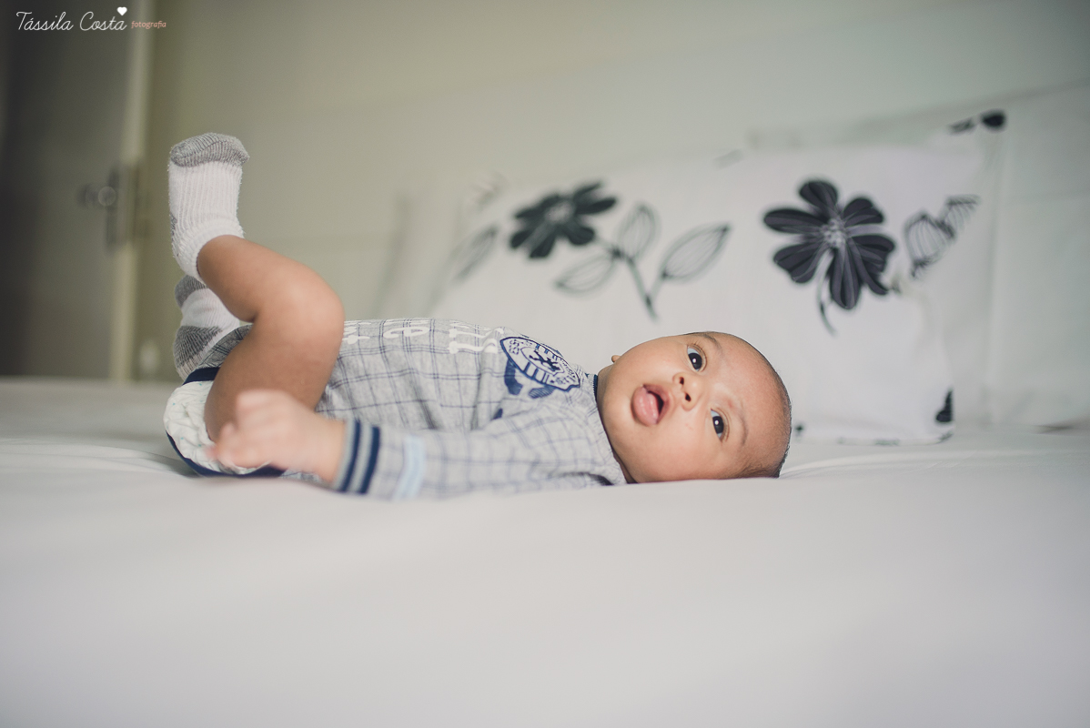 newborn, ensaio de família em casa, fotos lindas, fazendo fotos em casa, bebê recém nascido, fotos de bebê recém nascido, tássila foto, fotografia de família, o bebê chegou, registrando o crescimento do