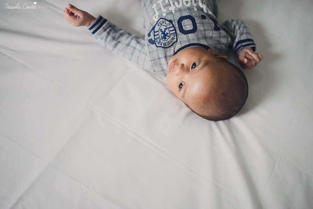 newborn, ensaio de família em casa, fotos lindas, fazendo fotos em casa, bebê recém nascido, fotos de bebê recém nascido, tássila foto, fotografia de família, o bebê chegou, registrando o crescimento do