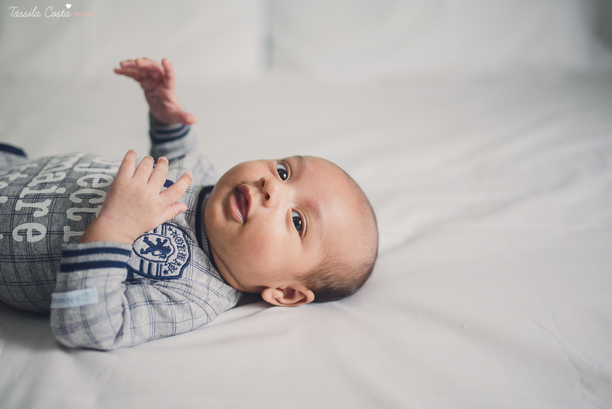 newborn, ensaio de família em casa, fotos lindas, fazendo fotos em casa, bebê recém nascido, fotos de bebê recém nascido, tássila foto, fotografia de família, o bebê chegou, registrando o crescimento do