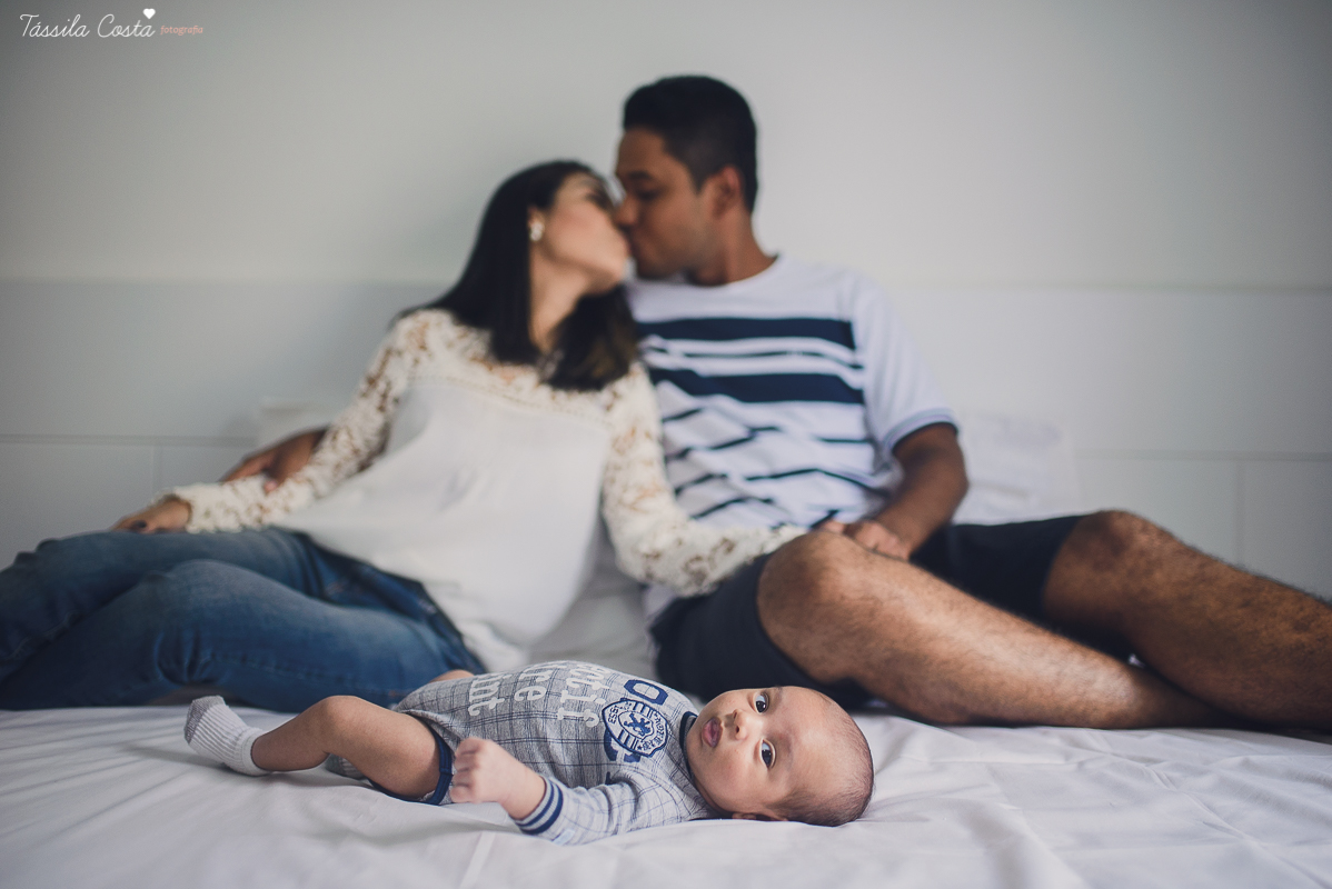 newborn, ensaio de família em casa, fotos lindas, fazendo fotos em casa, bebê recém nascido, fotos de bebê recém nascido, tássila foto, fotografia de família, o bebê chegou, registrando o crescimento do