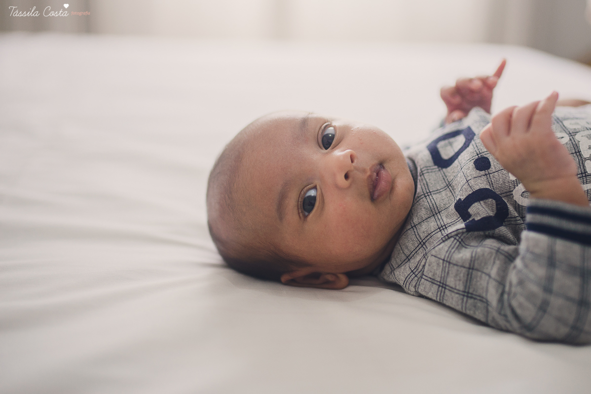 newborn, ensaio de família em casa, fotos lindas, fazendo fotos em casa, bebê recém nascido, fotos de bebê recém nascido, tássila foto, fotografia de família, o bebê chegou, registrando o crescimento do