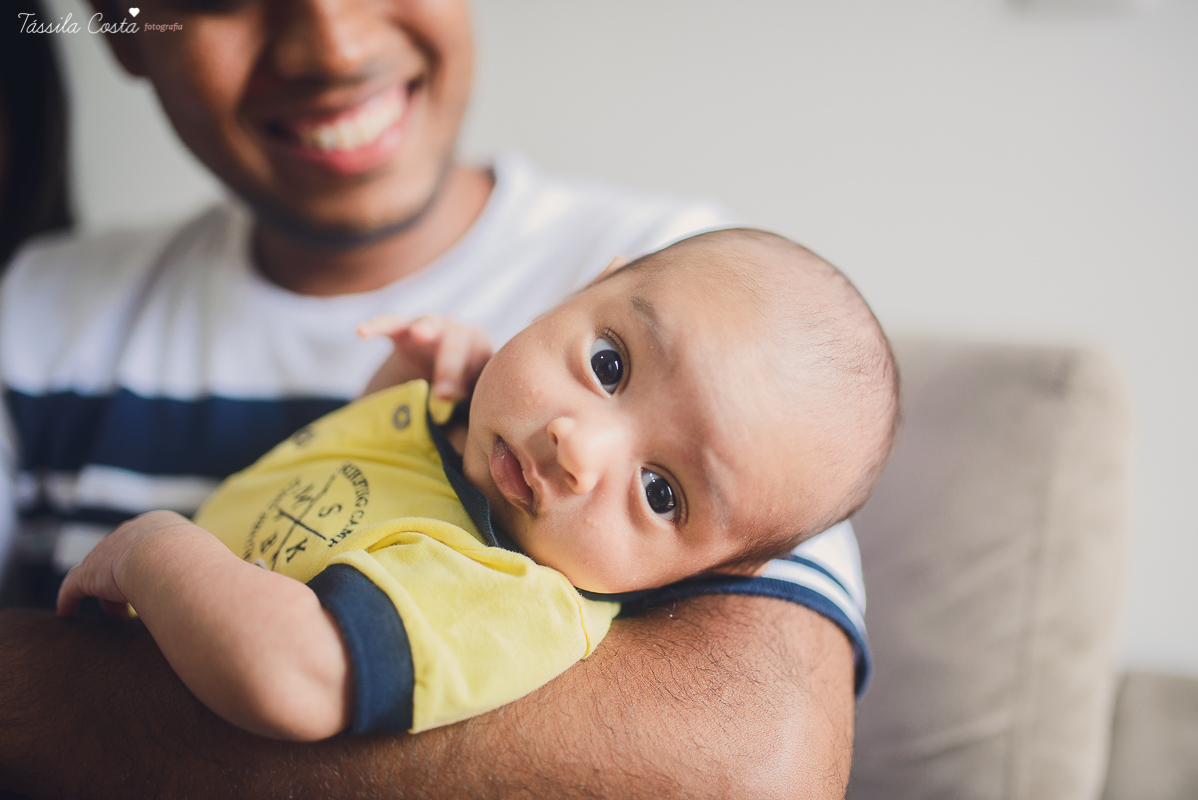 newborn, ensaio de família em casa, fotos lindas, fazendo fotos em casa, bebê recém nascido, fotos de bebê recém nascido, tássila foto, fotografia de família, o bebê chegou, registrando o crescimento do