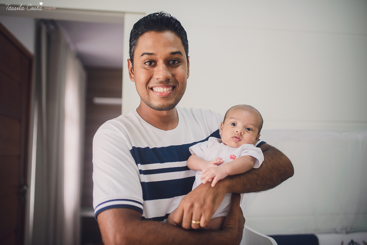 newborn, ensaio de família em casa, fotos lindas, fazendo fotos em casa, bebê recém nascido, fotos de bebê recém nascido, tássila foto, fotografia de família, o bebê chegou, registrando o crescimento do
