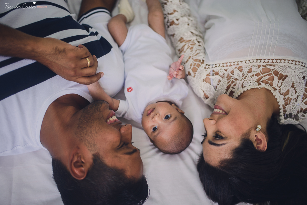 newborn, ensaio de família em casa, fotos lindas, fazendo fotos em casa, bebê recém nascido, fotos de bebê recém nascido, tássila foto, fotografia de família, o bebê chegou, registrando o crescimento do