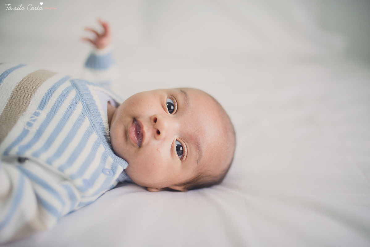 newborn, ensaio de família em casa, fotos lindas, fazendo fotos em casa, bebê recém nascido, fotos de bebê recém nascido, tássila foto, fotografia de família, o bebê chegou, registrando o crescimento do