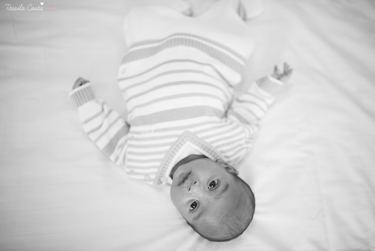 newborn, ensaio de família em casa, fotos lindas, fazendo fotos em casa, bebê recém nascido, fotos de bebê recém nascido, tássila foto, fotografia de família, o bebê chegou, registrando o crescimento do