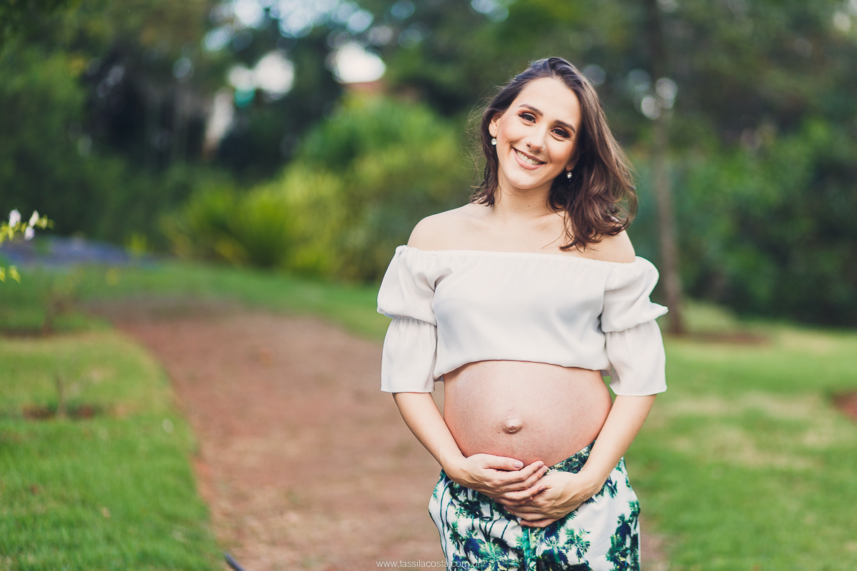 fotos de grávida na Ilha do Frade, casal com filho sendo fotografado, irmão mais velho, mãe de dois meninos, looks para ensaio de gestante, fotografia de família na Ilha do Frade, Vitória ES, fotógrafa de grávida em vitória ES, fotos de grávida na praia