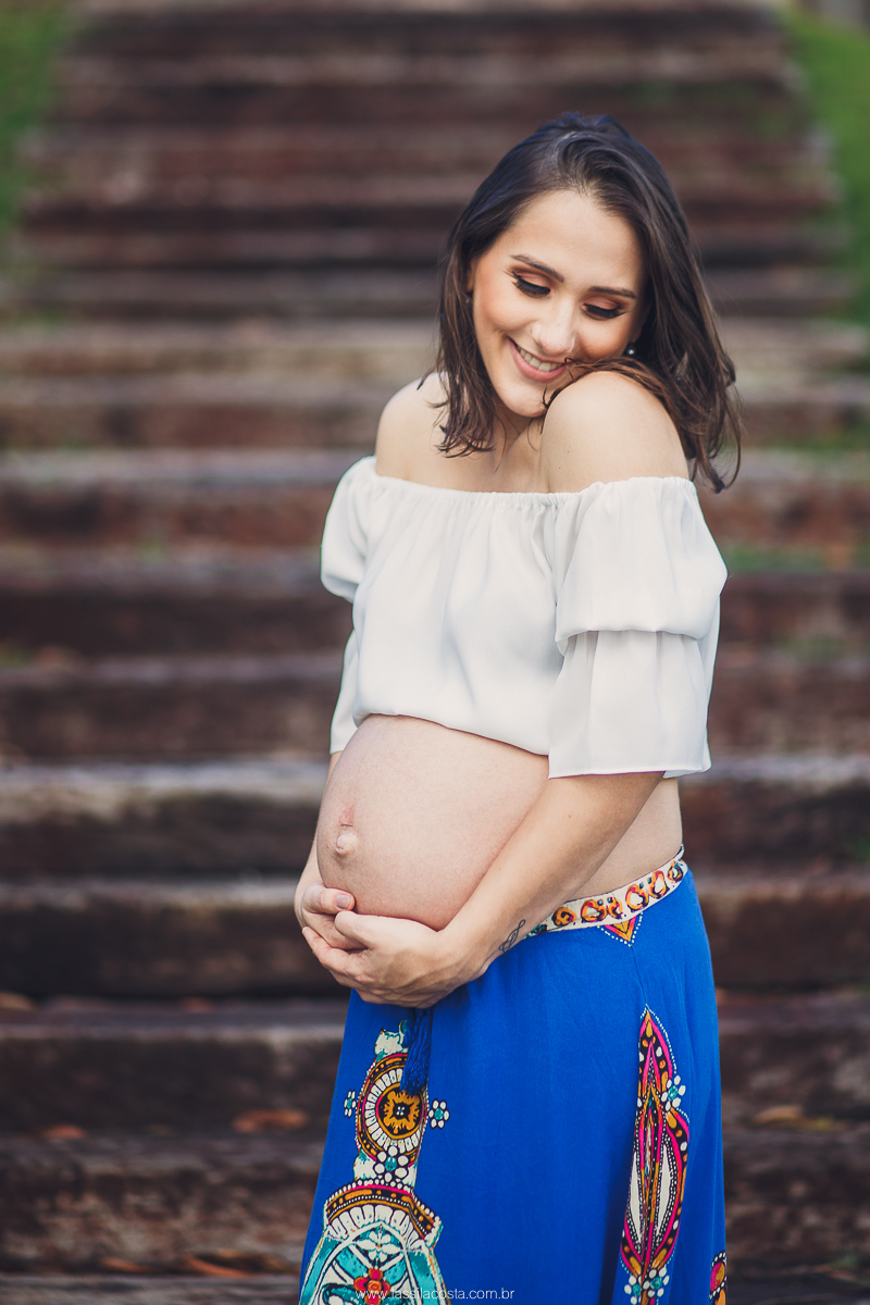 fotos de grávida na Ilha do Frade, casal com filho sendo fotografado, irmão mais velho, mãe de dois meninos, looks para ensaio de gestante, fotografia de família na Ilha do Frade, Vitória ES, fotógrafa de grávida em vitória ES, fotos de grávida na praia