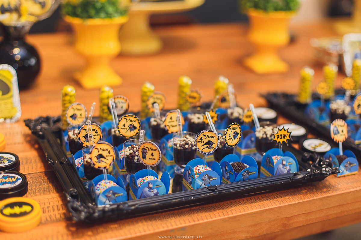 festa do Vitor, na brinquedoteca Na Brinca, tema do Batman, festa de menino, 4 anos, fotografia de festa infantil em Vitória ES, Tássila Costa ES, 