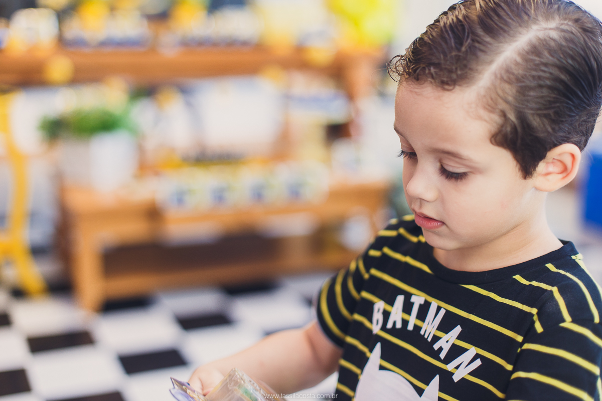festa do Vitor, na brinquedoteca Na Brinca, tema do Batman, festa de menino, 4 anos, fotografia de festa infantil em Vitória ES, Tássila Costa ES, 