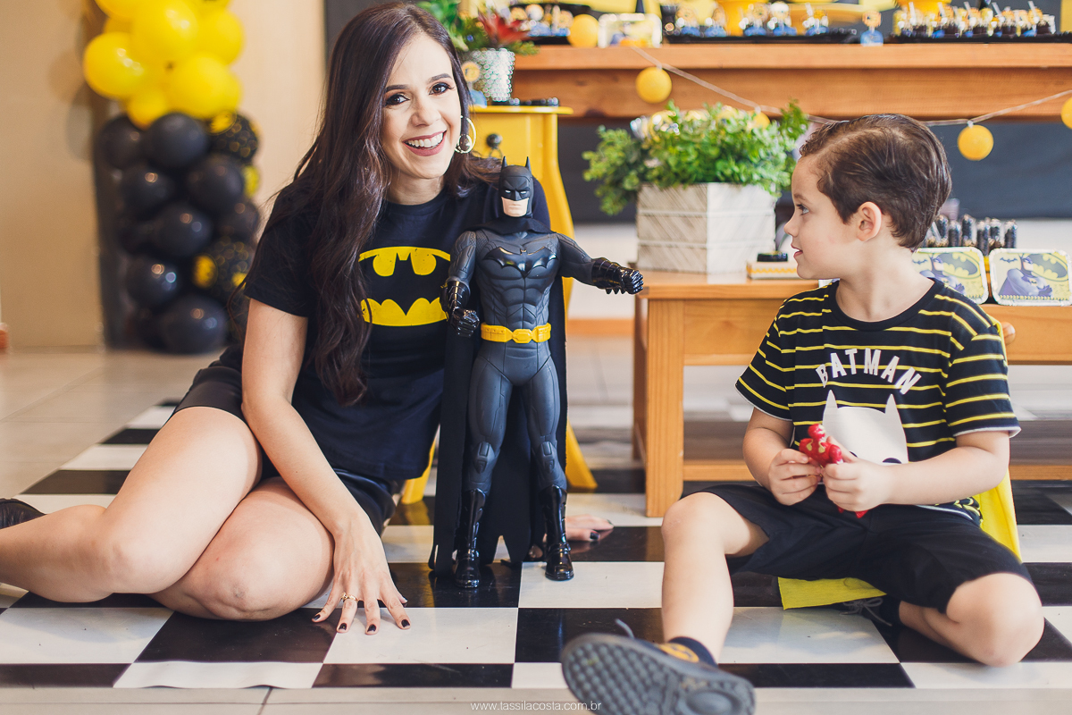 festa do Vitor, na brinquedoteca Na Brinca, tema do Batman, festa de menino, 4 anos, fotografia de festa infantil em Vitória ES, Tássila Costa ES, 