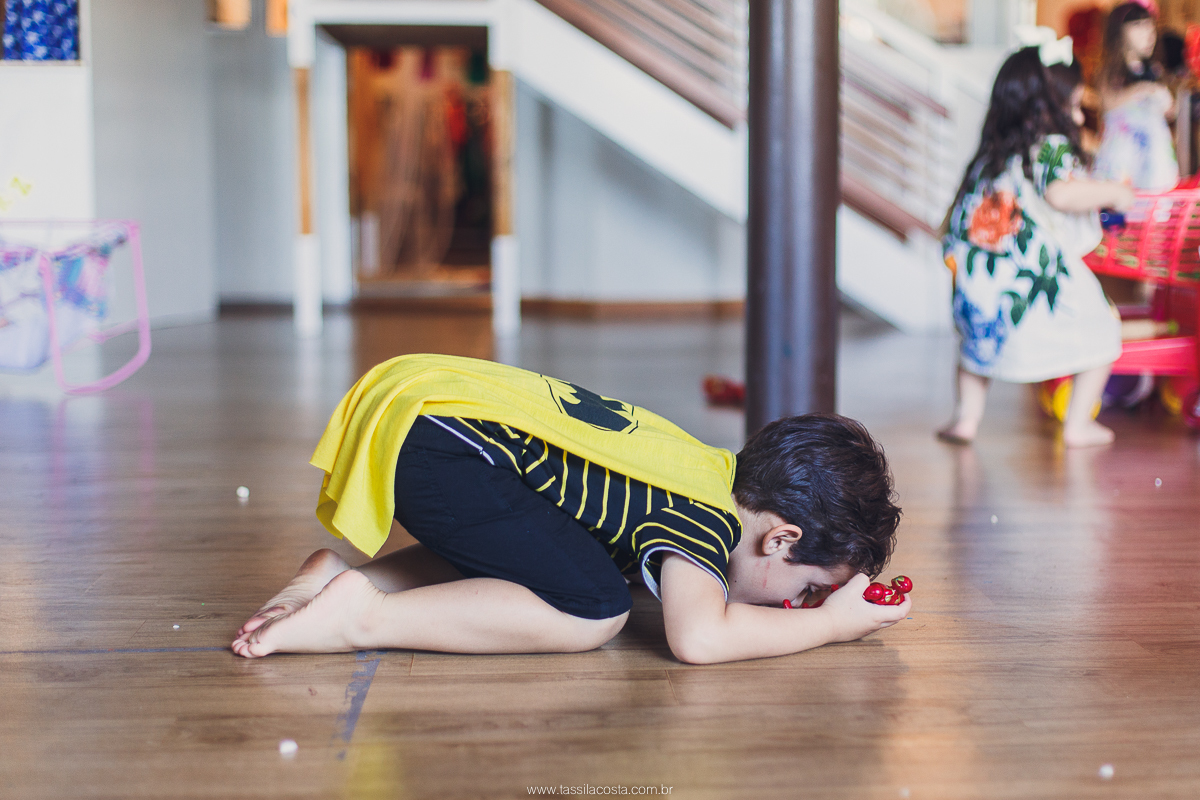 festa do Vitor, na brinquedoteca Na Brinca, tema do Batman, festa de menino, 4 anos, fotografia de festa infantil em Vitória ES, Tássila Costa ES, 