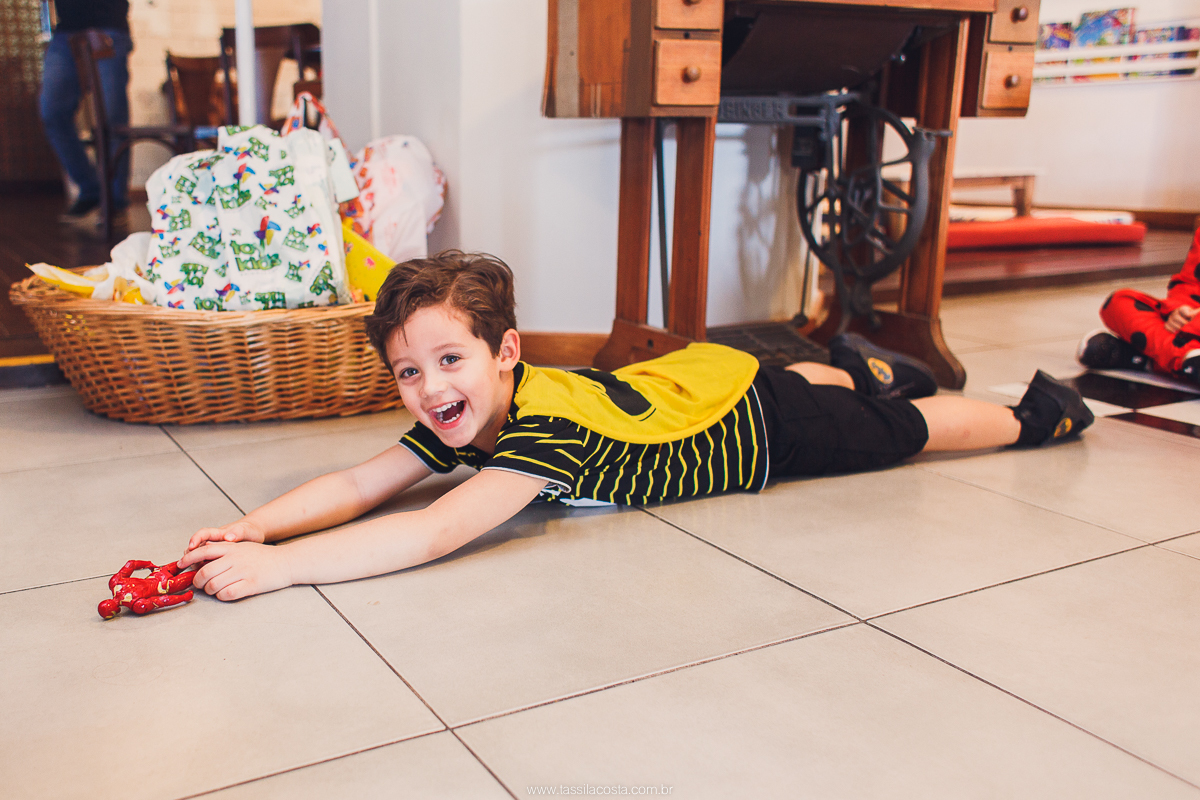 festa do Vitor, na brinquedoteca Na Brinca, tema do Batman, festa de menino, 4 anos, fotografia de festa infantil em Vitória ES, Tássila Costa ES, 