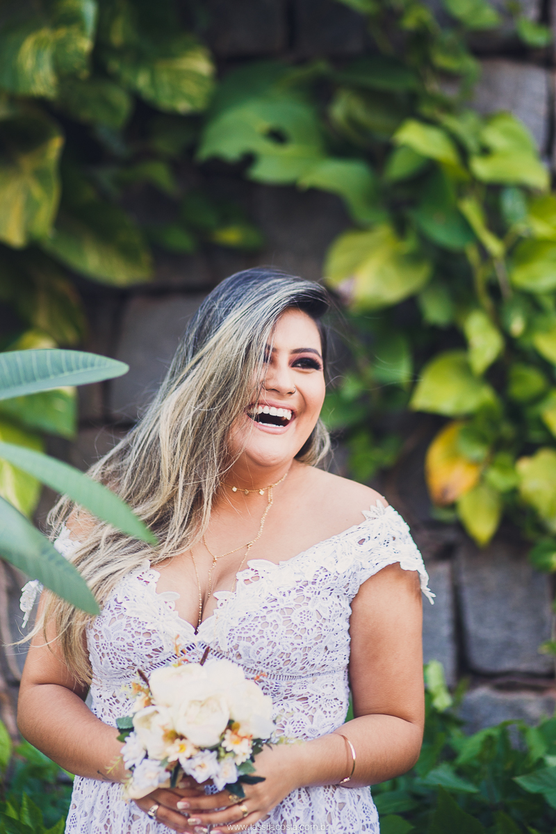fotos de casal, feitas na Praia em Vitória ES, Tássila Costa fotografia, essession, ensaio externo de casal, o que vestir no ensaio fotográfico de pré casamento, fotos na praia, fotos de pré casamento no por do sol, ilha do frade ES