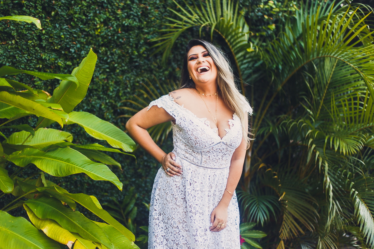 fotos de casal, feitas na Praia em Vitória ES, Tássila Costa fotografia, essession, ensaio externo de casal, o que vestir no ensaio fotográfico de pré casamento, fotos na praia, fotos de pré casamento no por do sol, ilha do frade ES