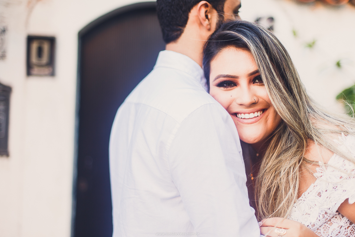 fotos de casal, feitas na Praia em Vitória ES, Tássila Costa fotografia, essession, ensaio externo de casal, o que vestir no ensaio fotográfico de pré casamento, fotos na praia, fotos de pré casamento no por do sol, ilha do frade ES
