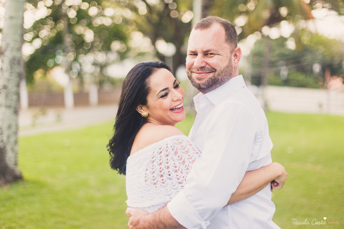 fotos feitas na Ilha do Frade, Vitória ES, Tássila Costa fotografia, removação de votos, ensaio de 20 anos de casamento, fotografia de casamento em vitória es, vix es, noivos lindos, poses para fotos de casal, o que vestir no ensaio fotográfico de casal