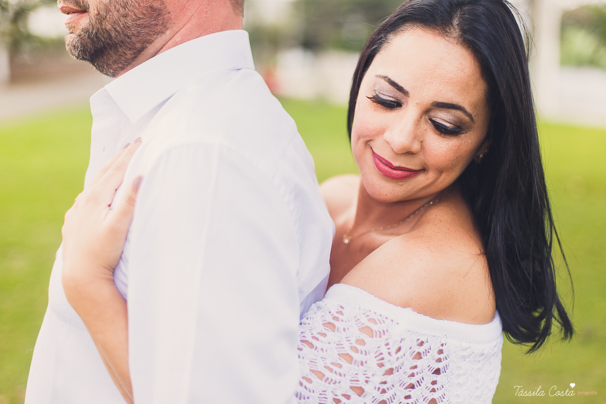 fotos feitas na Ilha do Frade, Vitória ES, Tássila Costa fotografia, removação de votos, ensaio de 20 anos de casamento, fotografia de casamento em vitória es, vix es, noivos lindos, poses para fotos de casal, o que vestir no ensaio fotográfico de casal